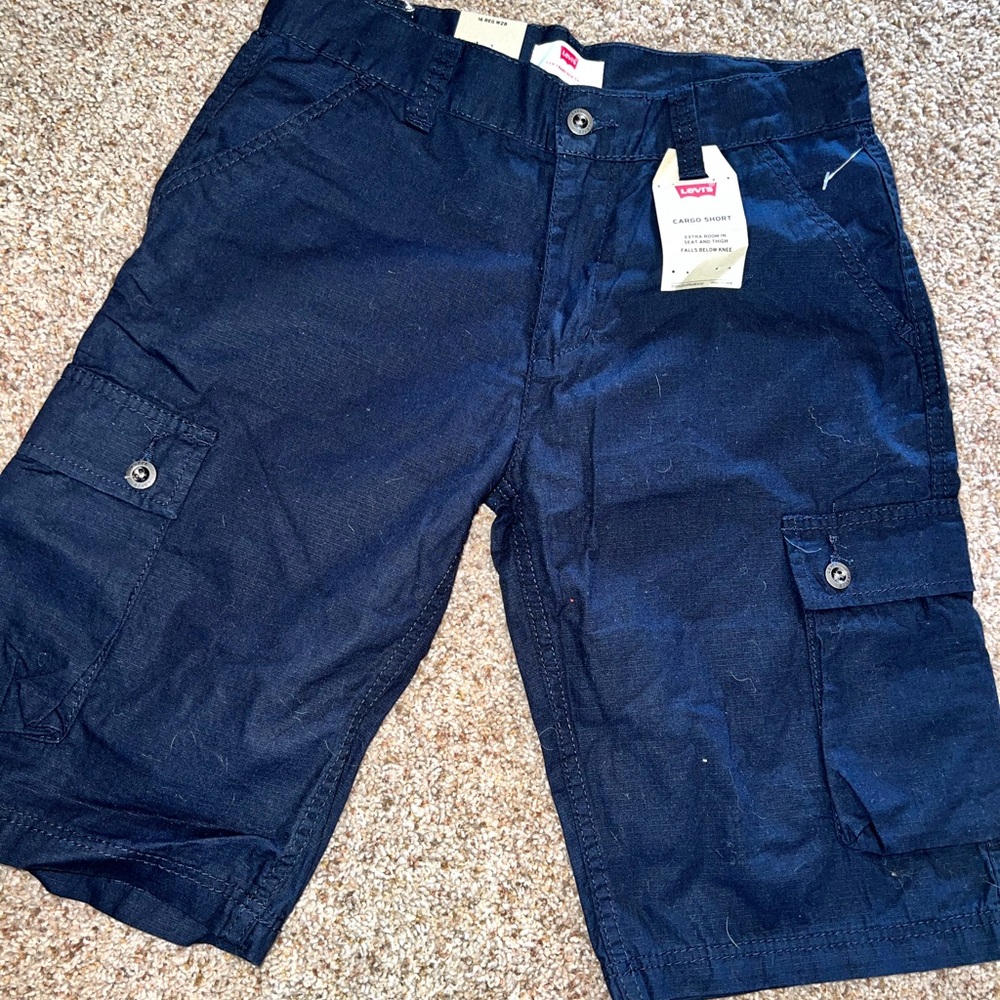 Boy’s Levi’s Black Cargo Shorts. Size 16 Reg 28 Waist
